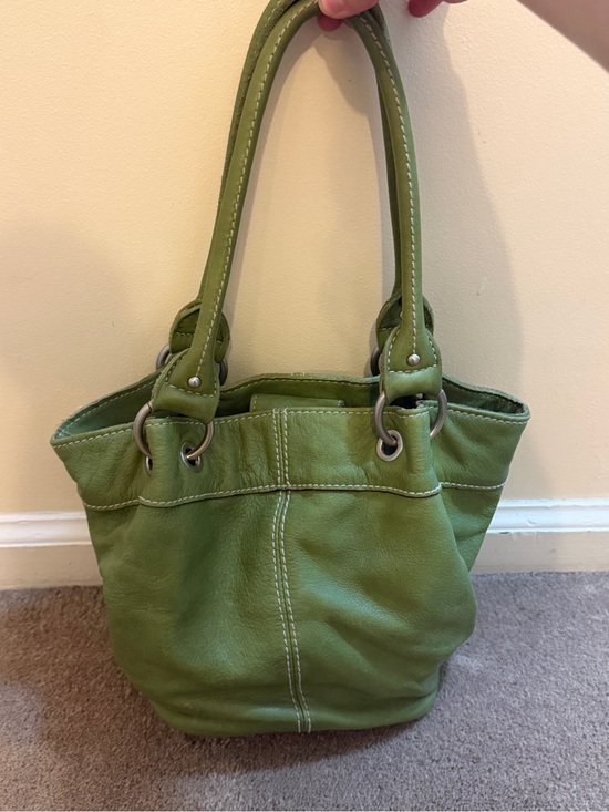 Tignanello Handbags - Tignanello Green Leather Shoulder Tote (EUC)